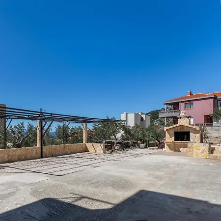 Apartment With Parking Space - 21823 Makarska