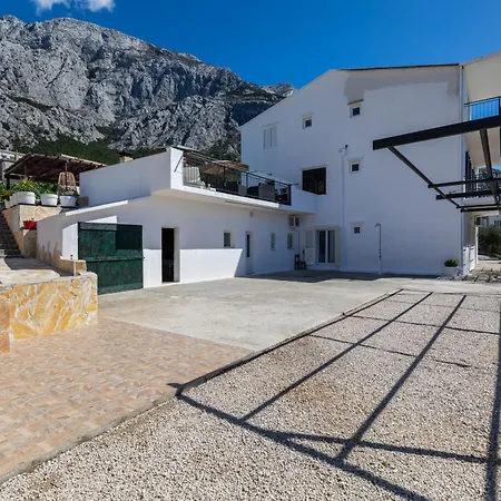 With Parking Space - 21823 Apartment Makarska