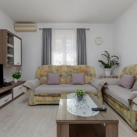 Apartment With A Parking Space - 21823 Makarska